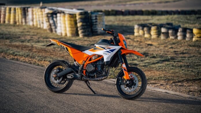 KTM 390 SMC R side look